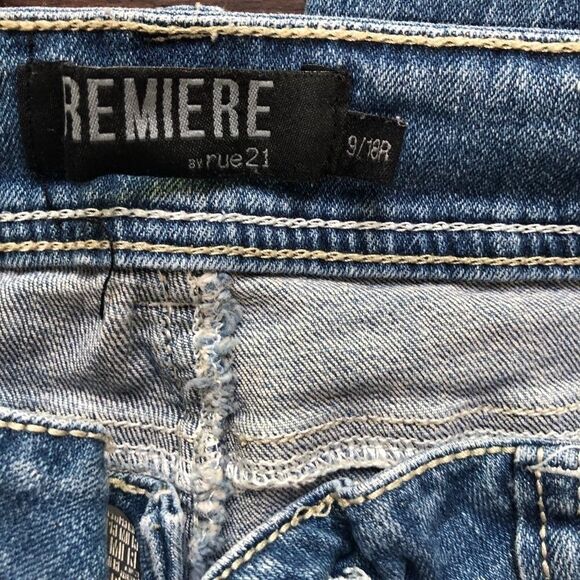 PREMIERE DENIM RUE21, Patched/Distressed S… - Picture 5 of 6